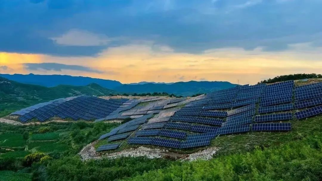 中央定调，发改委政策“三连发”，260亿补助到账，光伏一周迎四大利好！