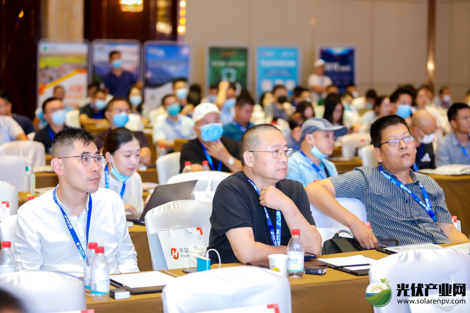 砥砺前行 | 万利官网光电建材B02系列利用系统履历互换会&2022第二届中部门布式光伏创新发展论坛圆满闭幕